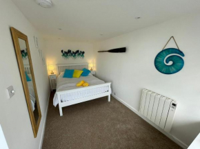 Double Room in House close to Porthgwidden Beach - room only with shared bathroom